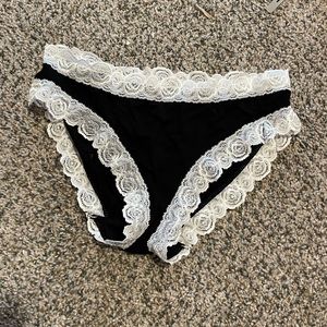 BRAND NEW UNUSED black and white kawaii lace lingerie women’s underwear size L